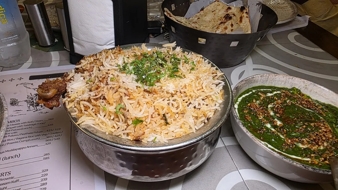 Hyderabadi Dum Biryani — handi serve